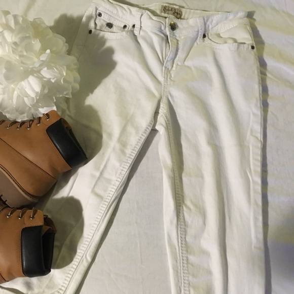 Earl jean Sz 6- white capris - Picture 1 of 4